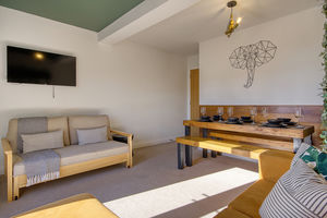 Lounge/Diner- click for photo gallery